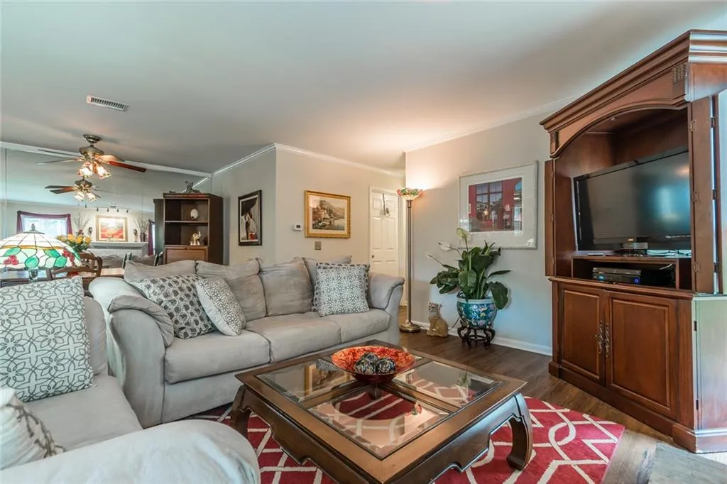 909 Hollyfax Circle, Sandy Springs, Georgia 30328, 2 Bedrooms Bedrooms, ,2 BathroomsBathrooms,Residential,Sold,909 Hollyfax Circle,6561440
