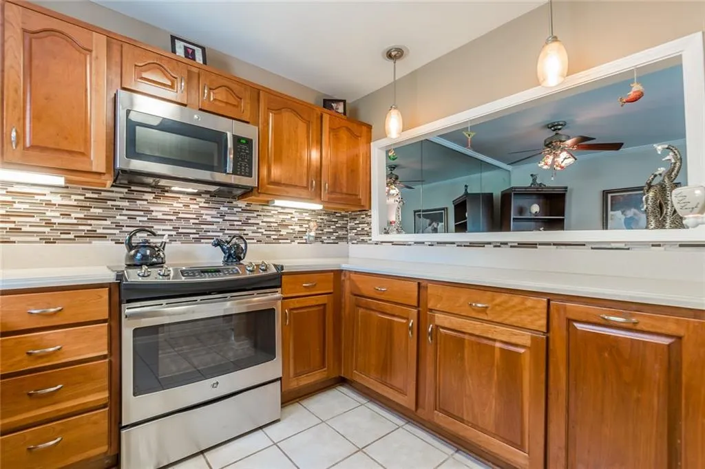 909 Hollyfax Circle, Sandy Springs, Georgia 30328, 2 Bedrooms Bedrooms, ,2 BathroomsBathrooms,Residential,Sold,909 Hollyfax Circle,6561440