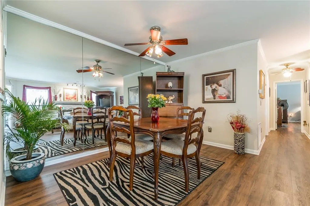 909 Hollyfax Circle, Sandy Springs, Georgia 30328, 2 Bedrooms Bedrooms, ,2 BathroomsBathrooms,Residential,Sold,909 Hollyfax Circle,6561440