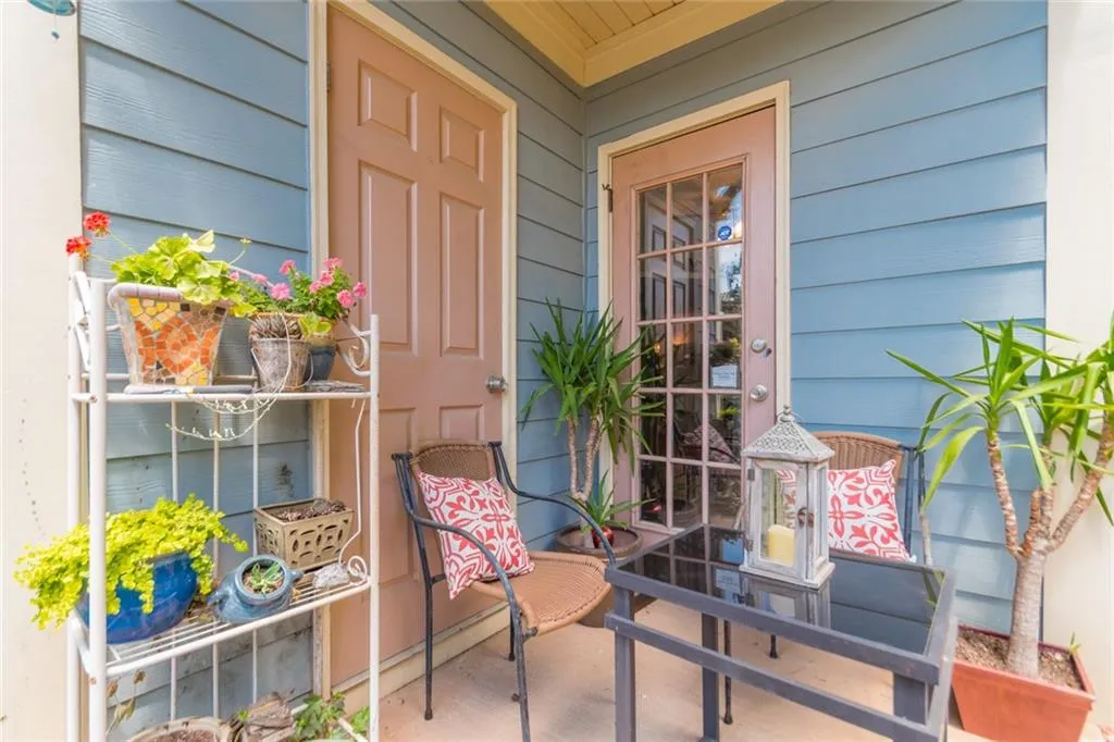 909 Hollyfax Circle, Sandy Springs, Georgia 30328, 2 Bedrooms Bedrooms, ,2 BathroomsBathrooms,Residential,Sold,909 Hollyfax Circle,6561440