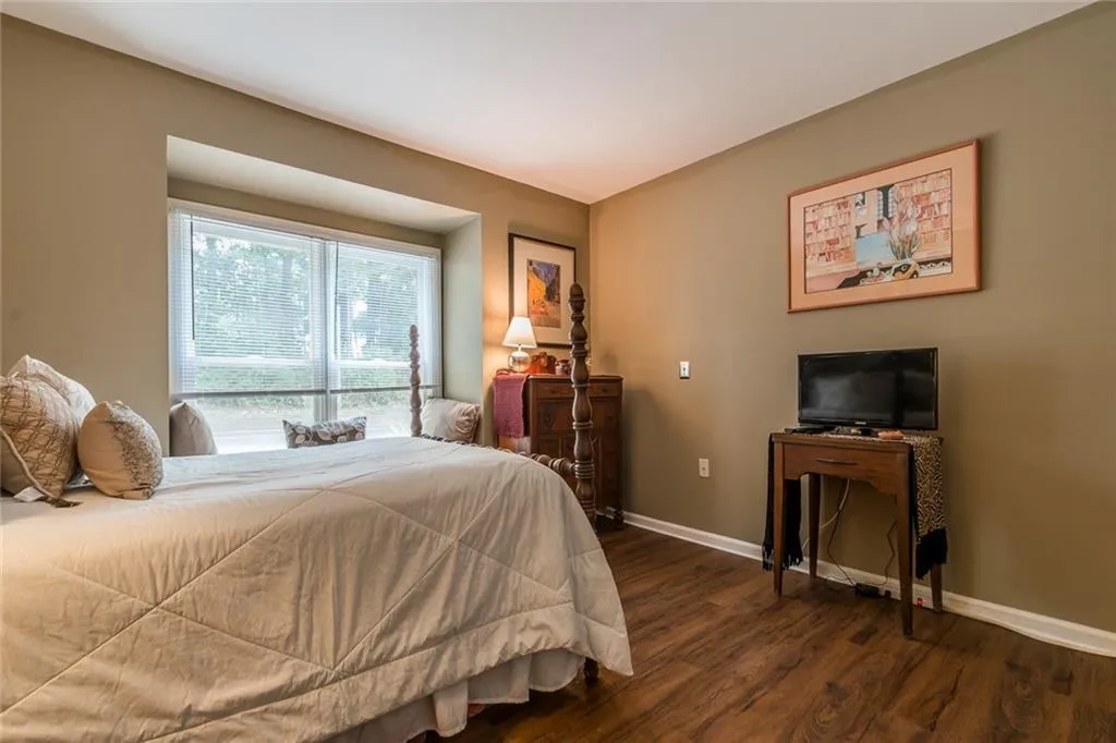 909 Hollyfax Circle, Sandy Springs, Georgia 30328, 2 Bedrooms Bedrooms, ,2 BathroomsBathrooms,Residential,Sold,909 Hollyfax Circle,6561440