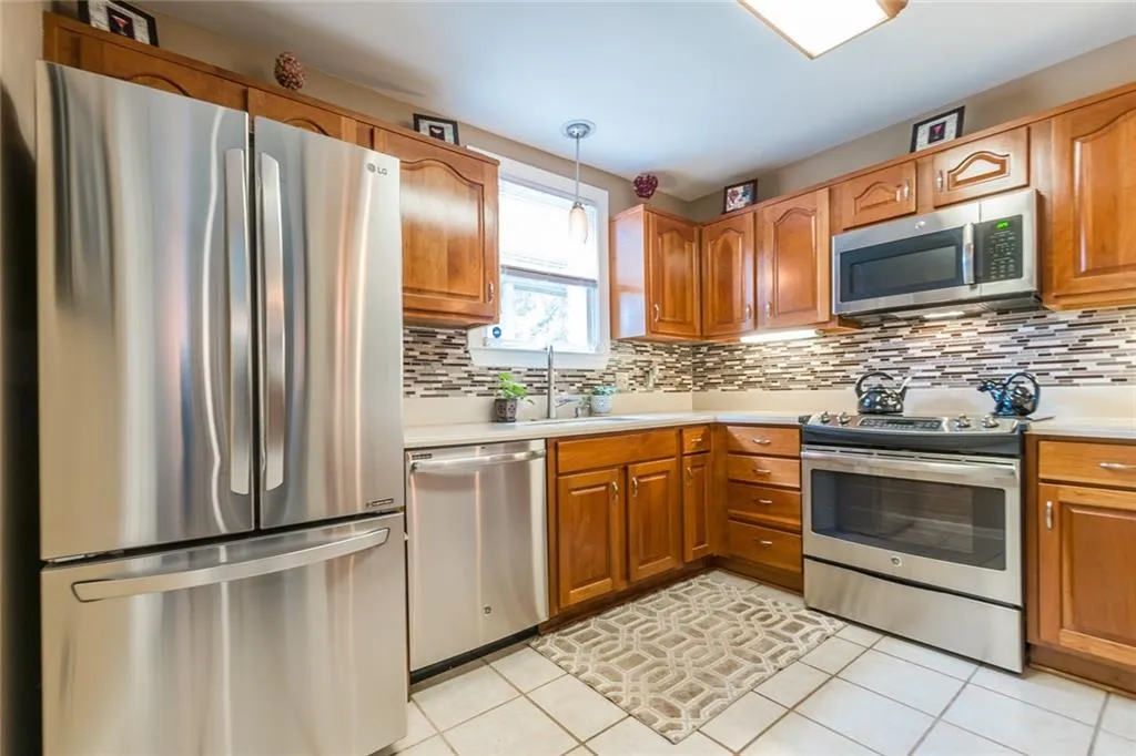 909 Hollyfax Circle, Sandy Springs, Georgia 30328, 2 Bedrooms Bedrooms, ,2 BathroomsBathrooms,Residential,Sold,909 Hollyfax Circle,6561440