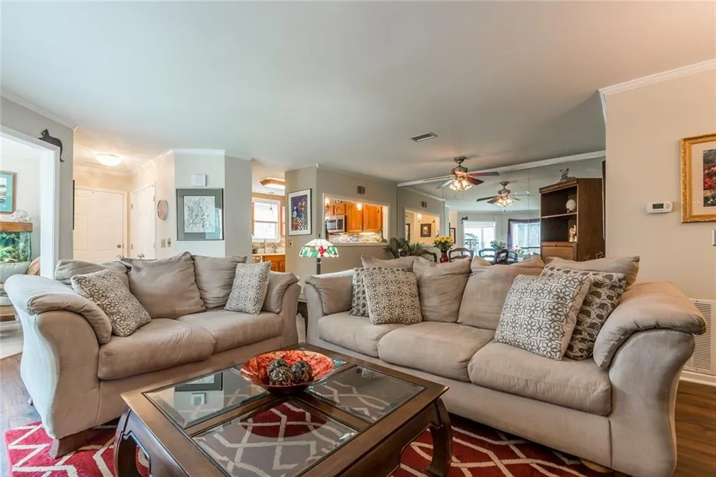 909 Hollyfax Circle, Sandy Springs, Georgia 30328, 2 Bedrooms Bedrooms, ,2 BathroomsBathrooms,Residential,Sold,909 Hollyfax Circle,6561440