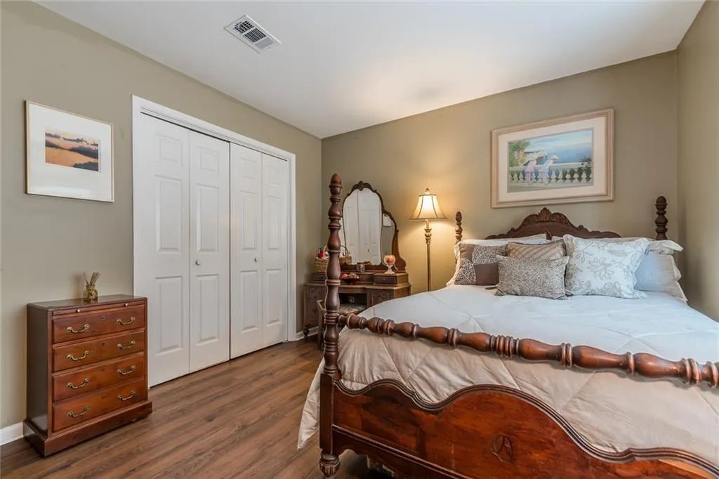 909 Hollyfax Circle, Sandy Springs, Georgia 30328, 2 Bedrooms Bedrooms, ,2 BathroomsBathrooms,Residential,Sold,909 Hollyfax Circle,6561440