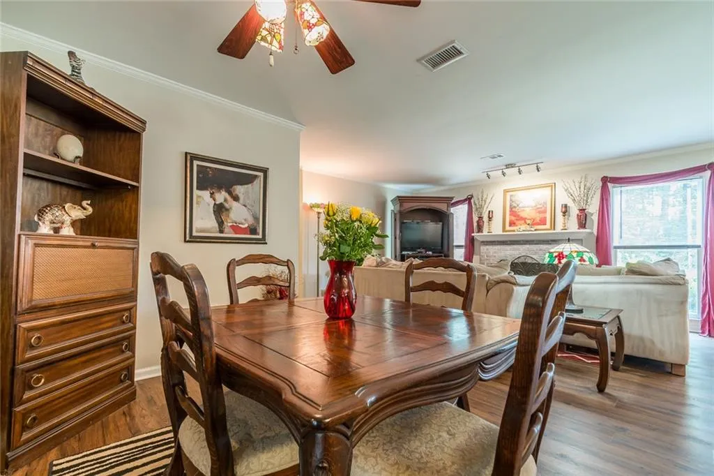 909 Hollyfax Circle, Sandy Springs, Georgia 30328, 2 Bedrooms Bedrooms, ,2 BathroomsBathrooms,Residential,Sold,909 Hollyfax Circle,6561440