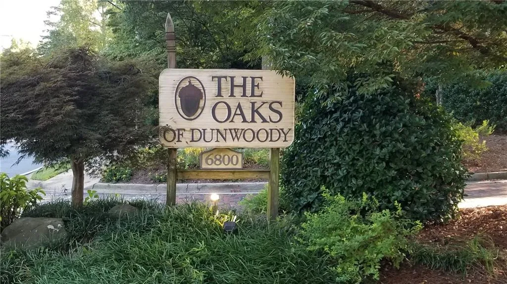 909 Hollyfax Circle, Sandy Springs, Georgia 30328, 2 Bedrooms Bedrooms, ,2 BathroomsBathrooms,Residential,Sold,909 Hollyfax Circle,6561440