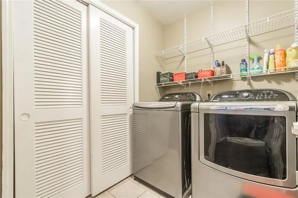 909 Hollyfax Circle, Sandy Springs, Georgia 30328, 2 Bedrooms Bedrooms, ,2 BathroomsBathrooms,Residential,Sold,909 Hollyfax Circle,6561440