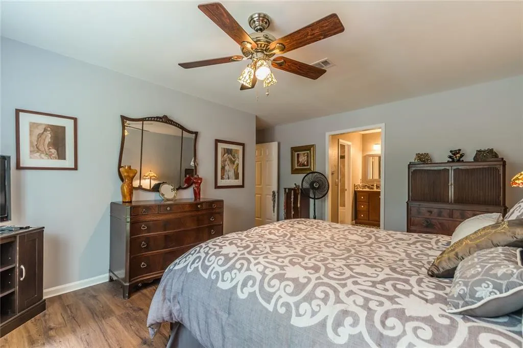 909 Hollyfax Circle, Sandy Springs, Georgia 30328, 2 Bedrooms Bedrooms, ,2 BathroomsBathrooms,Residential,Sold,909 Hollyfax Circle,6561440