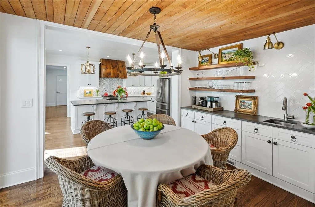 555 Bridgewater Drive, Atlanta, Georgia 30328, 5 Bedrooms Bedrooms, ,3 BathroomsBathrooms,Residential,Sold,555 Bridgewater Drive,7188712 555 Bridgewater Drive, Atlanta, Georgia 30328, 5 Bedrooms Bedrooms, ,3 BathroomsBathrooms,Residential,Sold,555 Bridgewater Drive,7188712