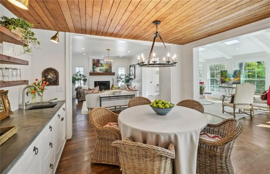 555 Bridgewater Drive, Atlanta, Georgia 30328, 5 Bedrooms Bedrooms, ,3 BathroomsBathrooms,Residential,Sold,555 Bridgewater Drive,7188712 555 Bridgewater Drive, Atlanta, Georgia 30328, 5 Bedrooms Bedrooms, ,3 BathroomsBathrooms,Residential,Sold,555 Bridgewater Drive,7188712