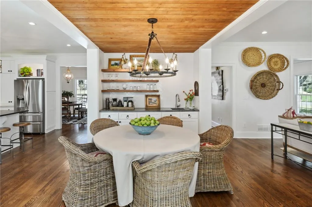 555 Bridgewater Drive, Atlanta, Georgia 30328, 5 Bedrooms Bedrooms, ,3 BathroomsBathrooms,Residential,Sold,555 Bridgewater Drive,7188712 555 Bridgewater Drive, Atlanta, Georgia 30328, 5 Bedrooms Bedrooms, ,3 BathroomsBathrooms,Residential,Sold,555 Bridgewater Drive,7188712