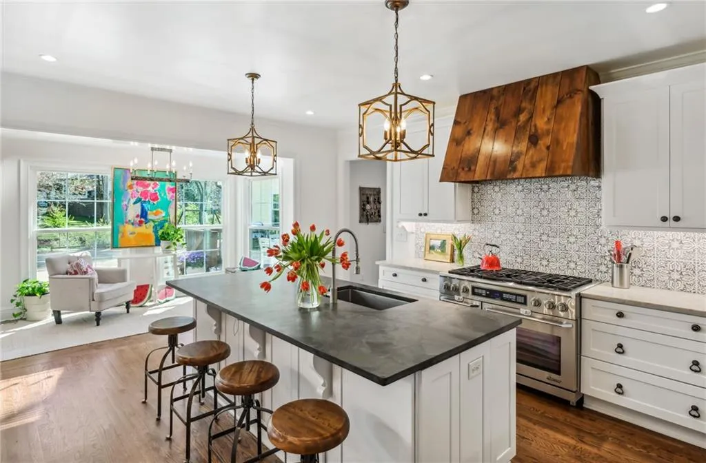 555 Bridgewater Drive, Atlanta, Georgia 30328, 5 Bedrooms Bedrooms, ,3 BathroomsBathrooms,Residential,Sold,555 Bridgewater Drive,7188712 555 Bridgewater Drive, Atlanta, Georgia 30328, 5 Bedrooms Bedrooms, ,3 BathroomsBathrooms,Residential,Sold,555 Bridgewater Drive,7188712