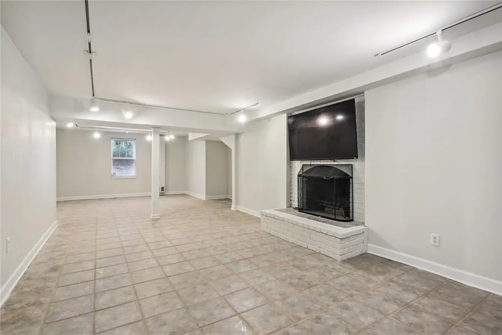174 Johnson Ferry Road Nw, Atlanta, Georgia 30328, 3 Bedrooms Bedrooms, ,2 BathroomsBathrooms,Residential,Sold,174 Johnson Ferry Road Nw,7066072