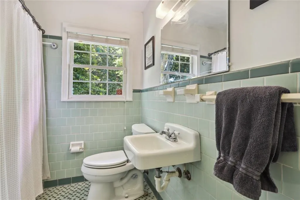 174 Johnson Ferry Road Nw, Atlanta, Georgia 30328, 3 Bedrooms Bedrooms, ,2 BathroomsBathrooms,Residential,Sold,174 Johnson Ferry Road Nw,7066072