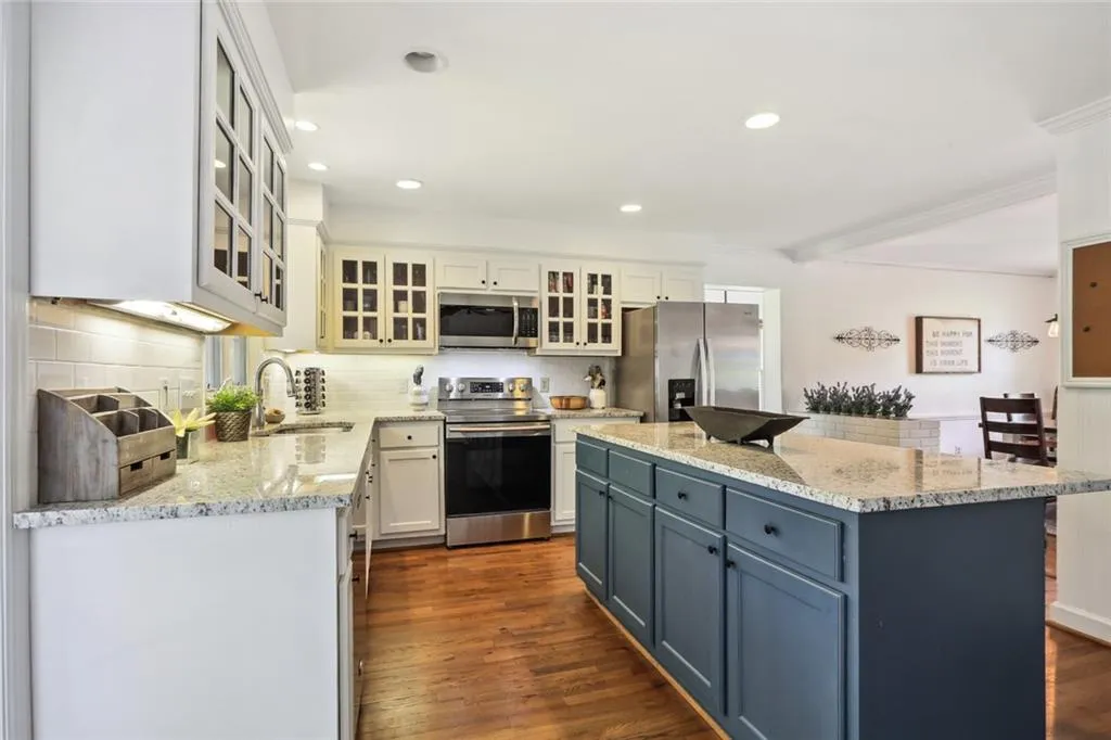 174 Johnson Ferry Road Nw, Atlanta, Georgia 30328, 3 Bedrooms Bedrooms, ,2 BathroomsBathrooms,Residential,Sold,174 Johnson Ferry Road Nw,7066072