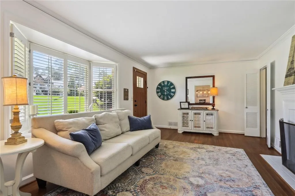 174 Johnson Ferry Road Nw, Atlanta, Georgia 30328, 3 Bedrooms Bedrooms, ,2 BathroomsBathrooms,Residential,Sold,174 Johnson Ferry Road Nw,7066072