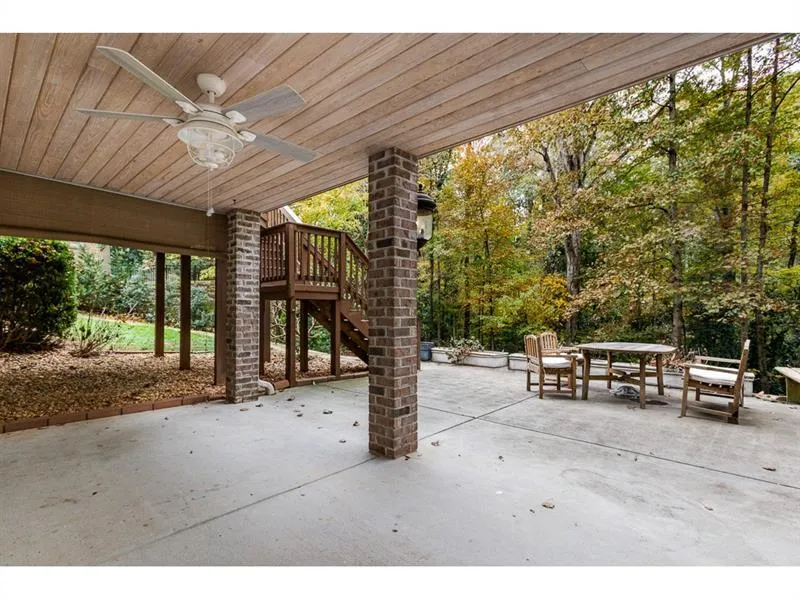 6150 River Shore Parkway, Atlanta, Georgia 30328, 4 Bedrooms Bedrooms, ,3 BathroomsBathrooms,Residential,Sold,6150 River Shore Parkway,6646508