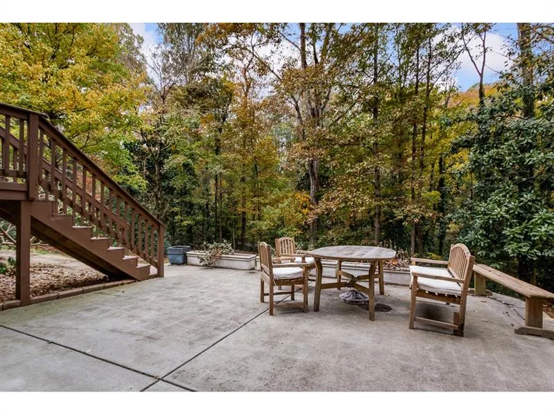 6150 River Shore Parkway, Atlanta, Georgia 30328, 4 Bedrooms Bedrooms, ,3 BathroomsBathrooms,Residential,Sold,6150 River Shore Parkway,6646508