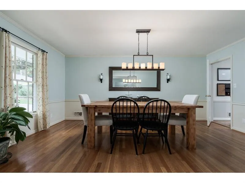 6150 River Shore Parkway, Atlanta, Georgia 30328, 4 Bedrooms Bedrooms, ,3 BathroomsBathrooms,Residential,Sold,6150 River Shore Parkway,6646508