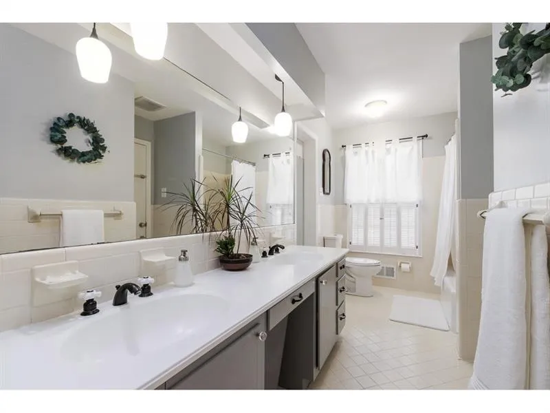 6150 River Shore Parkway, Atlanta, Georgia 30328, 4 Bedrooms Bedrooms, ,3 BathroomsBathrooms,Residential,Sold,6150 River Shore Parkway,6646508