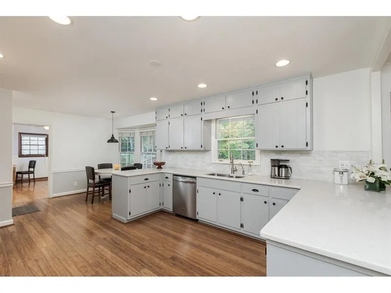 6150 River Shore Parkway, Atlanta, Georgia 30328, 4 Bedrooms Bedrooms, ,3 BathroomsBathrooms,Residential,Sold,6150 River Shore Parkway,6646508