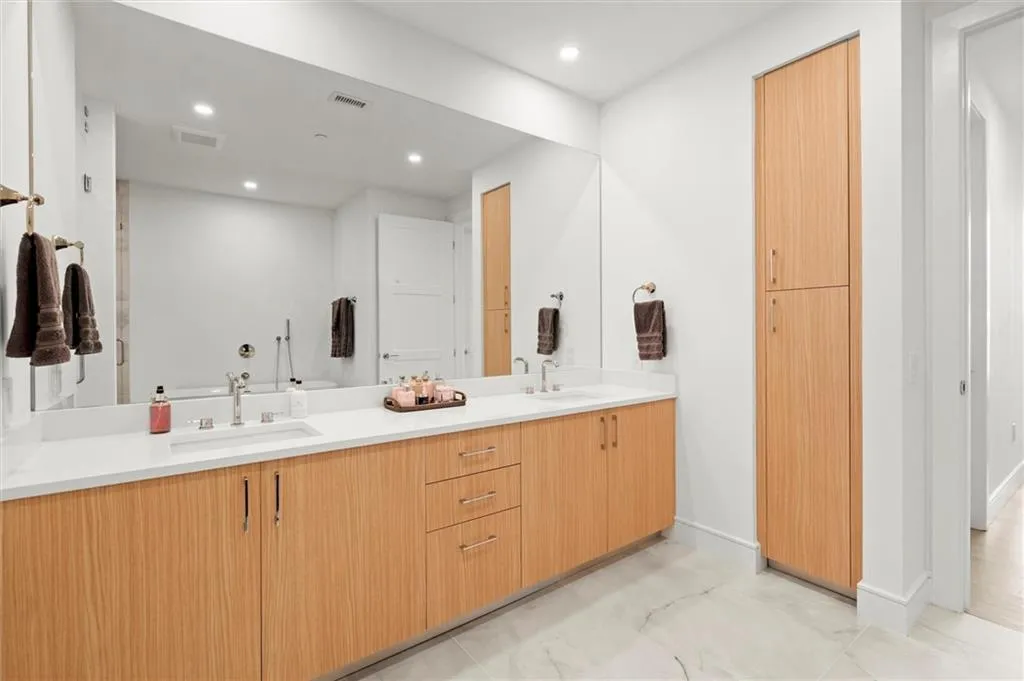 2425 Peachtree Road Ne Unit 502, Atlanta, Georgia 30305, 2 Bedrooms Bedrooms, 0 ,3 BathroomsBathrooms,Residential,For Sale,2425 Peachtree Road Ne Unit 502,7761501
