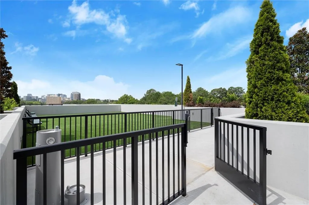 2425 Peachtree Road Ne Unit 502, Atlanta, Georgia 30305, 2 Bedrooms Bedrooms, 0 ,3 BathroomsBathrooms,Residential,For Sale,2425 Peachtree Road Ne Unit 502,7761501