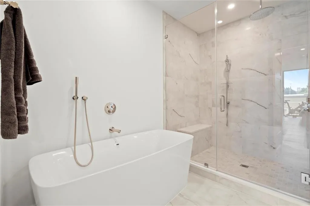 2425 Peachtree Road Ne Unit 502, Atlanta, Georgia 30305, 2 Bedrooms Bedrooms, 0 ,3 BathroomsBathrooms,Residential,For Sale,2425 Peachtree Road Ne Unit 502,7761501