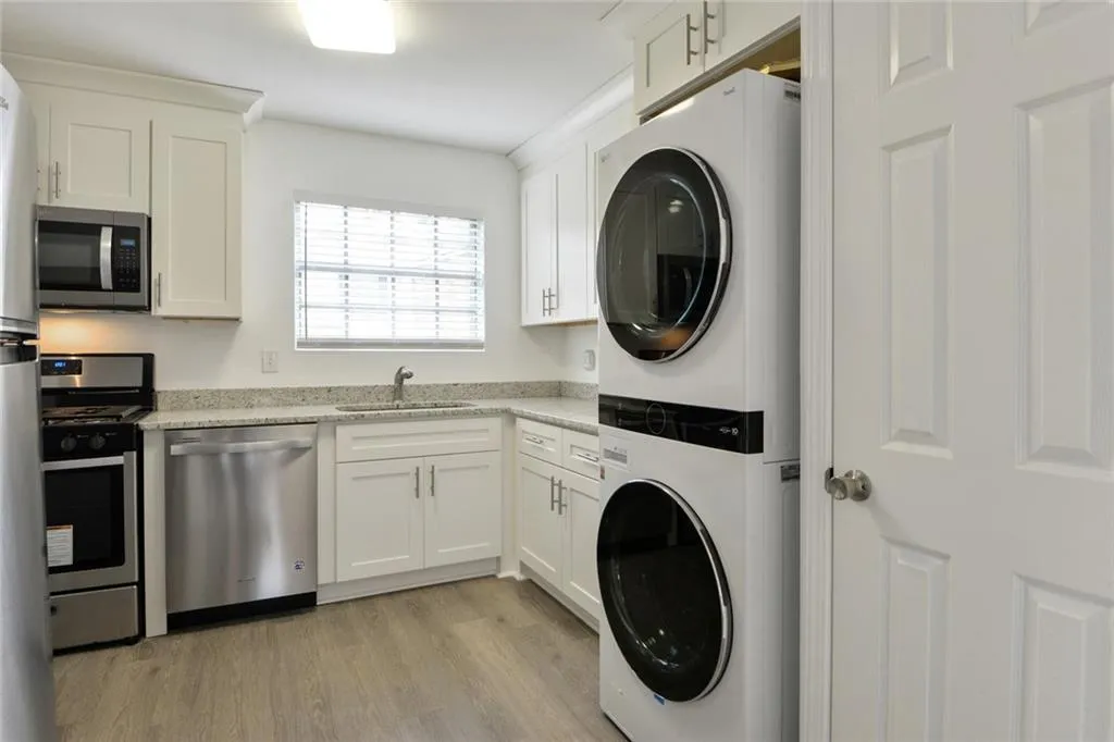 5550 Kingsport Drive, Sandy Springs, Georgia 30342, 2 Bedrooms Bedrooms, ,1 BathroomBathrooms,Residential,Sold,5550 Kingsport Drive,6859683