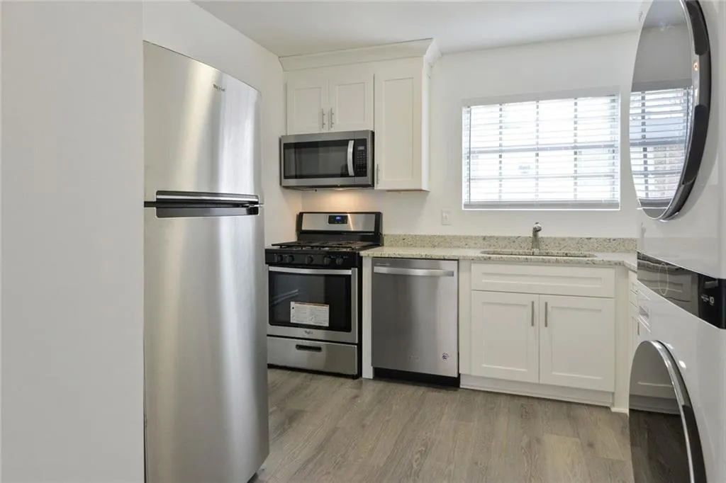 5550 Kingsport Drive, Sandy Springs, Georgia 30342, 2 Bedrooms Bedrooms, ,1 BathroomBathrooms,Residential,Sold,5550 Kingsport Drive,6859683