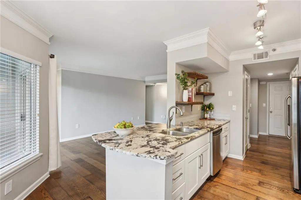 275 13th Street Ne Unit 312, Atlanta, Georgia 30309, 2 Bedrooms Bedrooms, ,2 BathroomsBathrooms,Residential,For Sale,275 13th Street Ne Unit 312,7628081