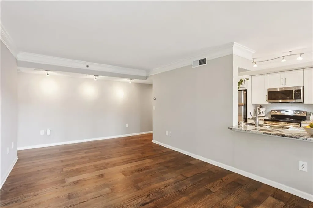 275 13th Street Ne Unit 312, Atlanta, Georgia 30309, 2 Bedrooms Bedrooms, ,2 BathroomsBathrooms,Residential,For Sale,275 13th Street Ne Unit 312,7628081