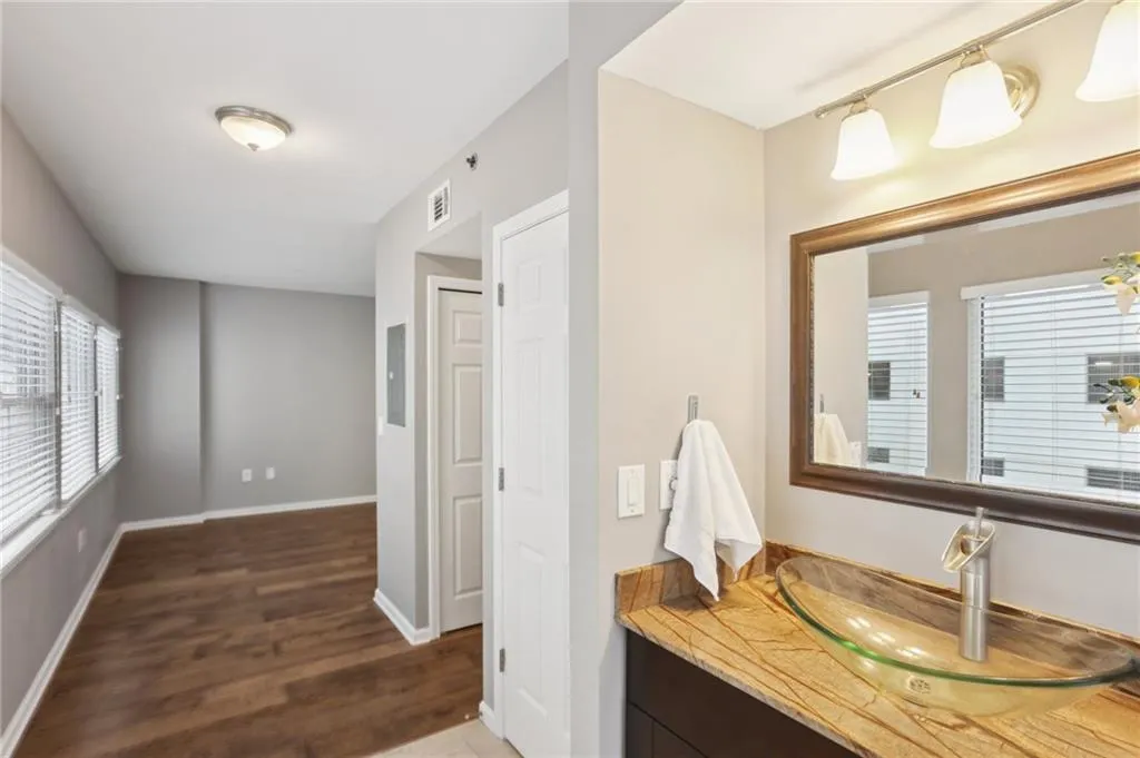 275 13th Street Ne Unit 312, Atlanta, Georgia 30309, 2 Bedrooms Bedrooms, ,2 BathroomsBathrooms,Residential,For Sale,275 13th Street Ne Unit 312,7628081