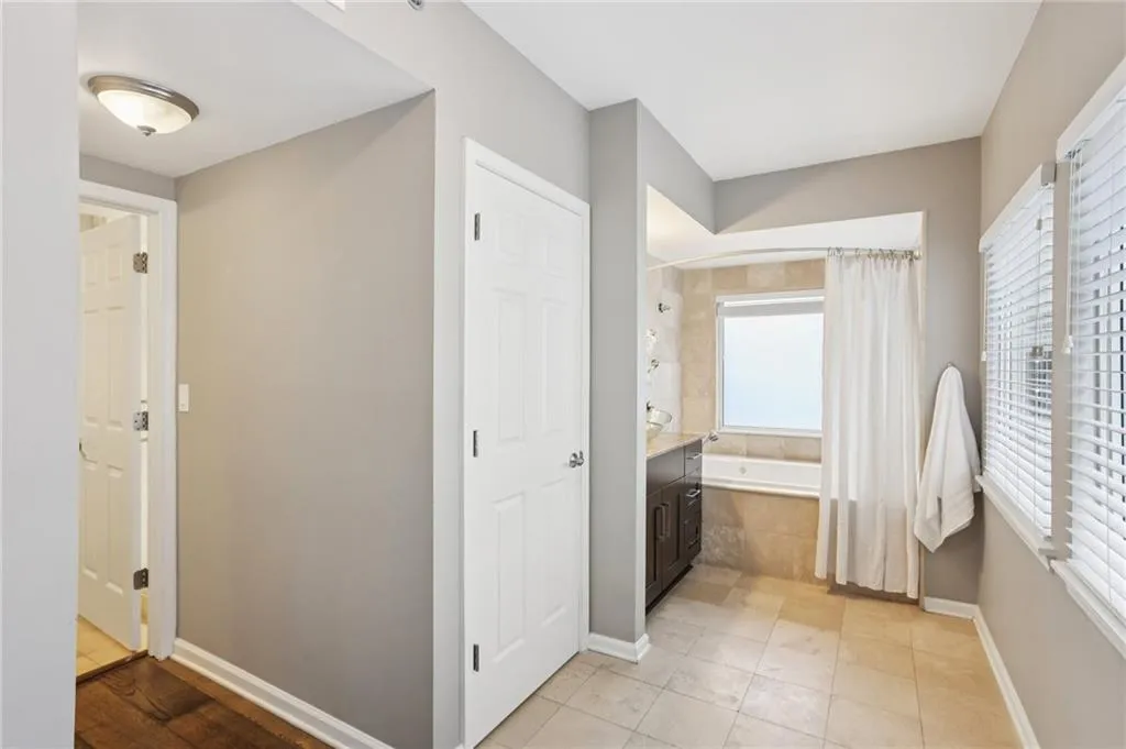 275 13th Street Ne Unit 312, Atlanta, Georgia 30309, 2 Bedrooms Bedrooms, ,2 BathroomsBathrooms,Residential,For Sale,275 13th Street Ne Unit 312,7628081