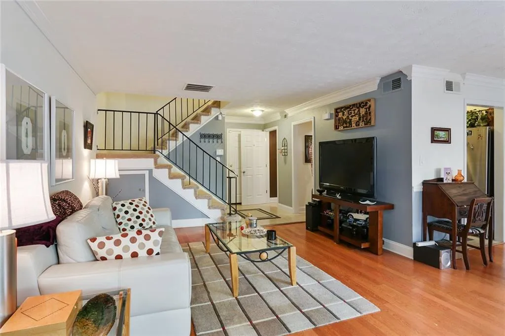 6980 Roswell Road Unit J8, Atlanta, Georgia 30328, 2 Bedrooms Bedrooms, ,1 BathroomBathrooms,Residential,Sold,6980 Roswell Road Unit J8,5772444