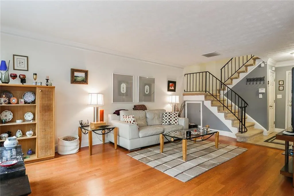 6980 Roswell Road Unit J8, Atlanta, Georgia 30328, 2 Bedrooms Bedrooms, ,1 BathroomBathrooms,Residential,Sold,6980 Roswell Road Unit J8,5772444