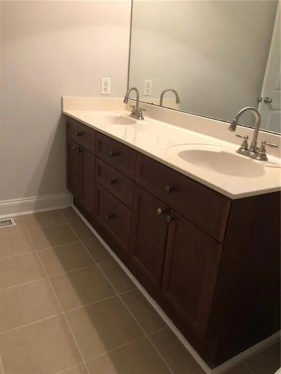 750 Dalrymple Road Unit F2, Atlanta, Georgia 30328, 4 Bedrooms Bedrooms, ,2 BathroomsBathrooms,Residential,Sold,750 Dalrymple Road Unit F2,6684449