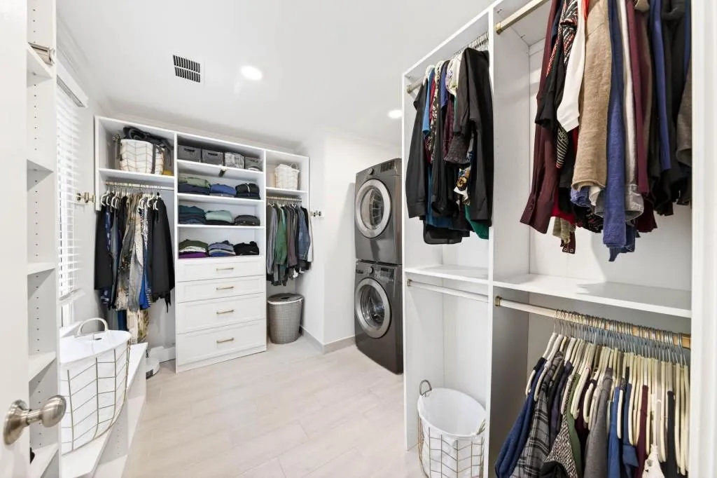 330 High Brook Drive, Atlanta, Georgia 30342, 4 Bedrooms Bedrooms, ,4 BathroomsBathrooms,Residential,For Sale,330 High Brook Drive,7758146