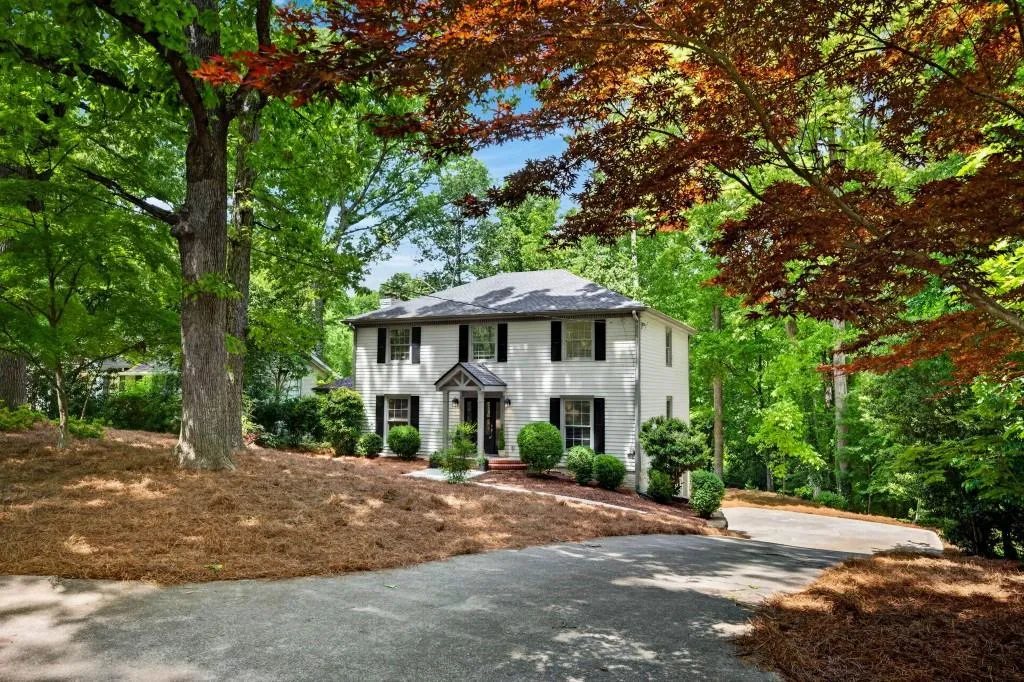 330 High Brook Drive, Atlanta, Georgia 30342, 4 Bedrooms Bedrooms, ,4 BathroomsBathrooms,Residential,For Sale,330 High Brook Drive,7758146