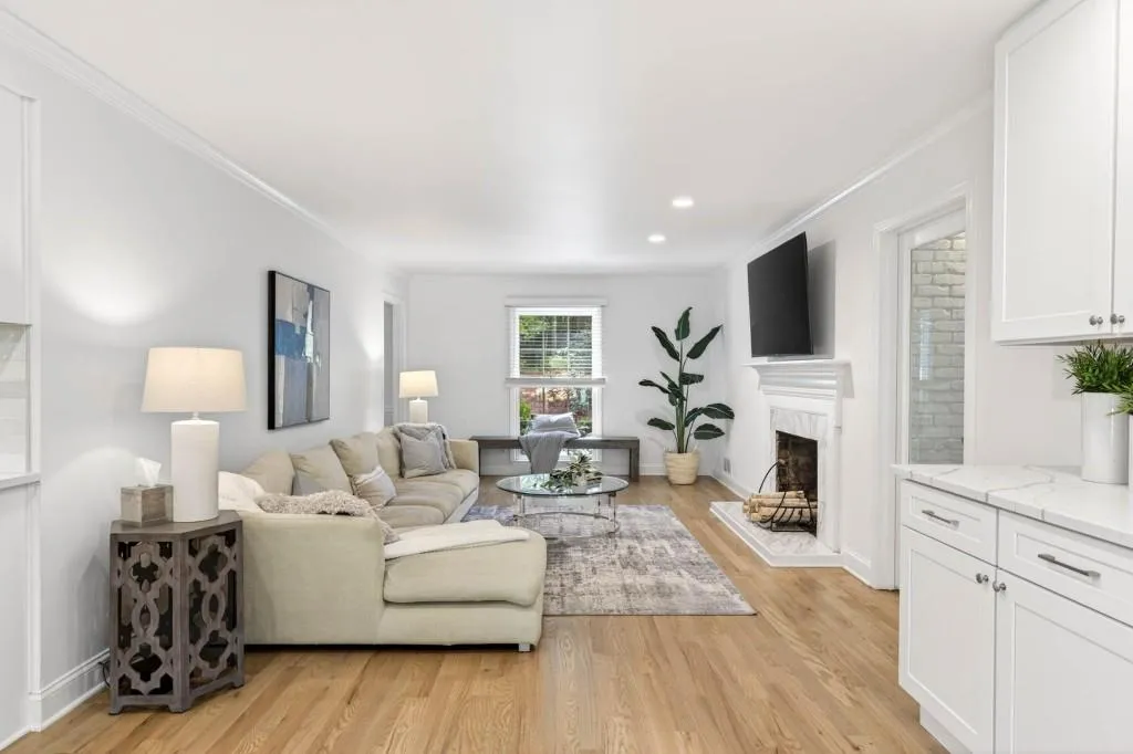 330 High Brook Drive, Atlanta, Georgia 30342, 4 Bedrooms Bedrooms, ,4 BathroomsBathrooms,Residential,For Sale,330 High Brook Drive,7758146