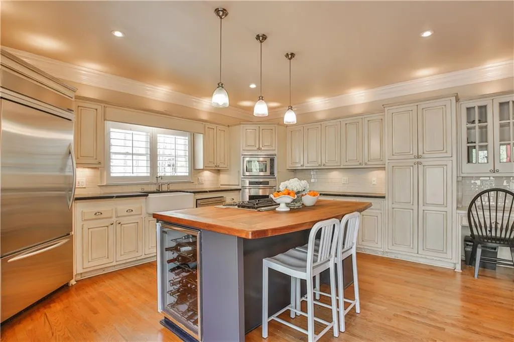 330 Rumford Point, Sandy Springs, Georgia 30350, 6 Bedrooms Bedrooms, ,4 BathroomsBathrooms,Residential,Sold,330 Rumford Point,5995338