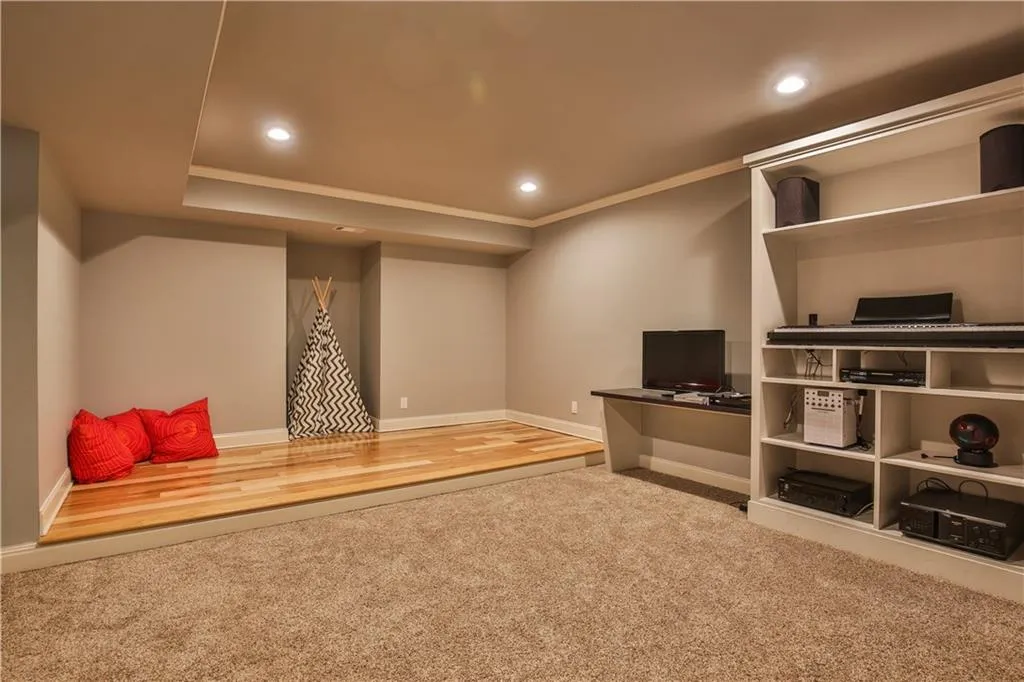 330 Rumford Point, Sandy Springs, Georgia 30350, 6 Bedrooms Bedrooms, ,4 BathroomsBathrooms,Residential,Sold,330 Rumford Point,5995338