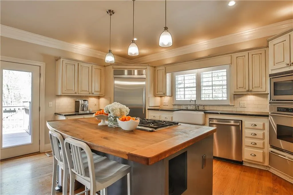 330 Rumford Point, Sandy Springs, Georgia 30350, 6 Bedrooms Bedrooms, ,4 BathroomsBathrooms,Residential,Sold,330 Rumford Point,5995338