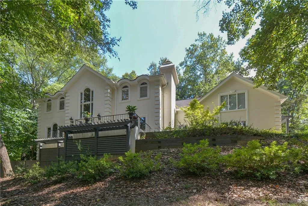 1685 Brandon Hall Drive, Sandy Springs, Georgia 30350, 5 Bedrooms Bedrooms, ,4 BathroomsBathrooms,Residential,Sold,1685 Brandon Hall Drive,6828562