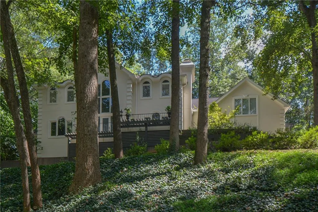 1685 Brandon Hall Drive, Sandy Springs, Georgia 30350, 5 Bedrooms Bedrooms, ,4 BathroomsBathrooms,Residential,Sold,1685 Brandon Hall Drive,6828562