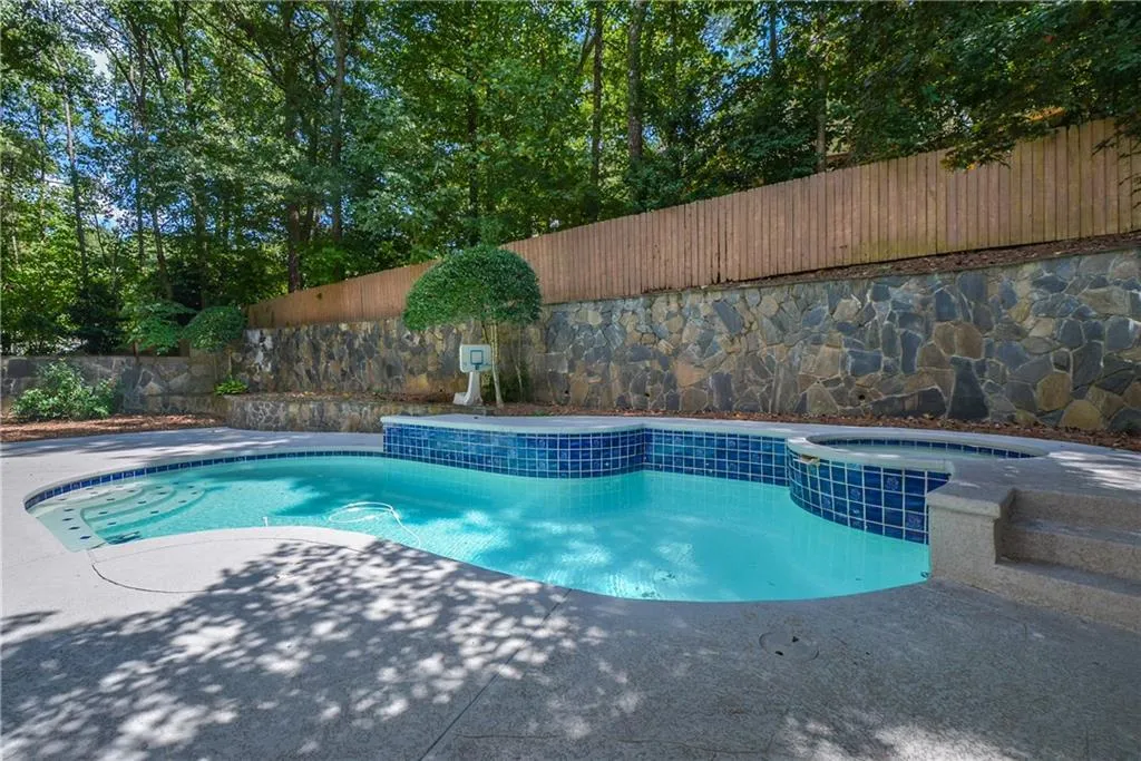 1685 Brandon Hall Drive, Sandy Springs, Georgia 30350, 5 Bedrooms Bedrooms, ,4 BathroomsBathrooms,Residential,Sold,1685 Brandon Hall Drive,6828562