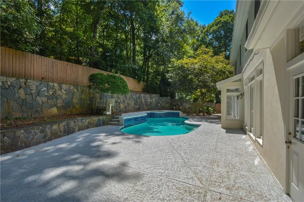 1685 Brandon Hall Drive, Sandy Springs, Georgia 30350, 5 Bedrooms Bedrooms, ,4 BathroomsBathrooms,Residential,Sold,1685 Brandon Hall Drive,6828562