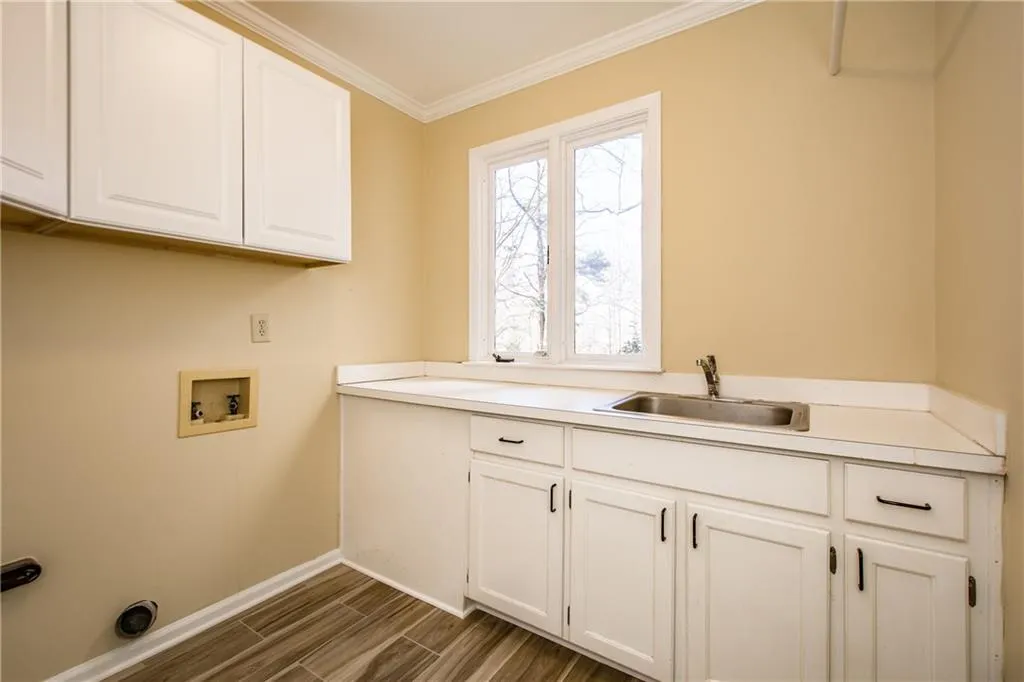 1685 Brandon Hall Drive, Sandy Springs, Georgia 30350, 5 Bedrooms Bedrooms, ,4 BathroomsBathrooms,Residential,Sold,1685 Brandon Hall Drive,6828562