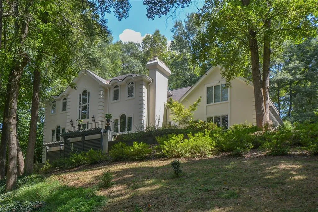 1685 Brandon Hall Drive, Sandy Springs, Georgia 30350, 5 Bedrooms Bedrooms, ,4 BathroomsBathrooms,Residential,Sold,1685 Brandon Hall Drive,6828562