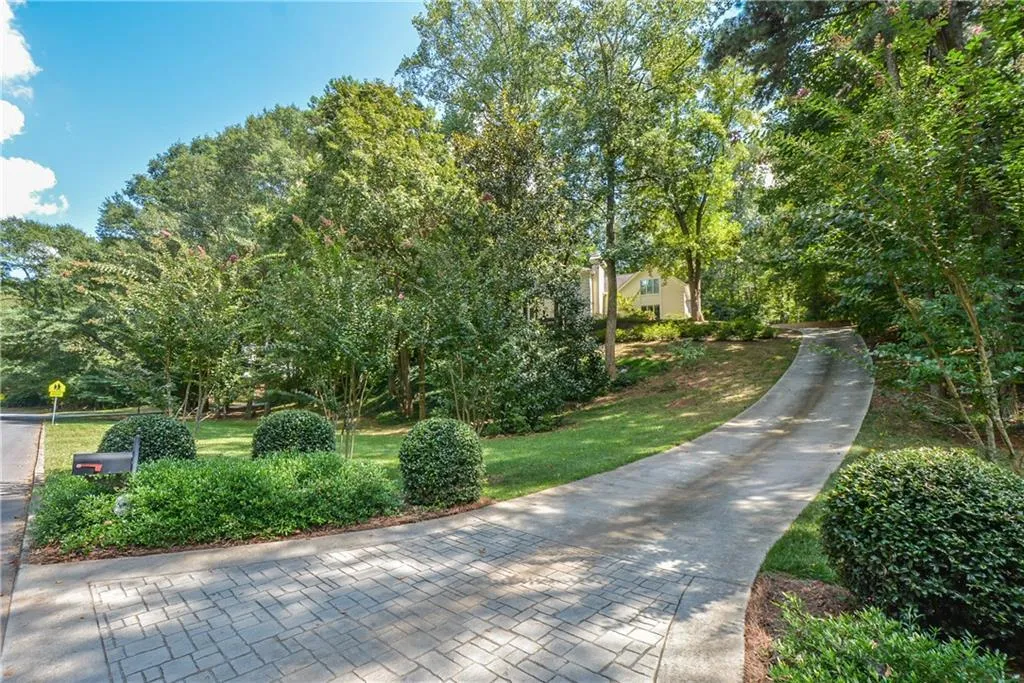 1685 Brandon Hall Drive, Sandy Springs, Georgia 30350, 5 Bedrooms Bedrooms, ,4 BathroomsBathrooms,Residential,Sold,1685 Brandon Hall Drive,6828562